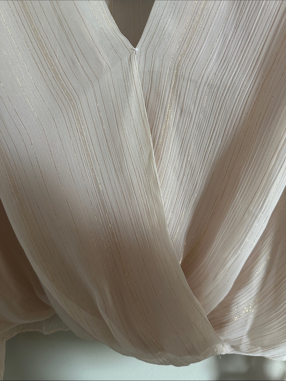 NWT Stunning peach top with flowing tied sleeves - Picture 13 of 15